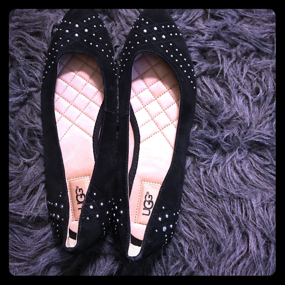 🆕Ugg suede studded flats. NWT